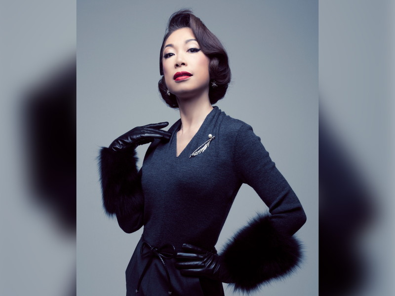 野宮真貴、還暦に歌う。～赤い口紅の女と黒いサングラスの男たち～