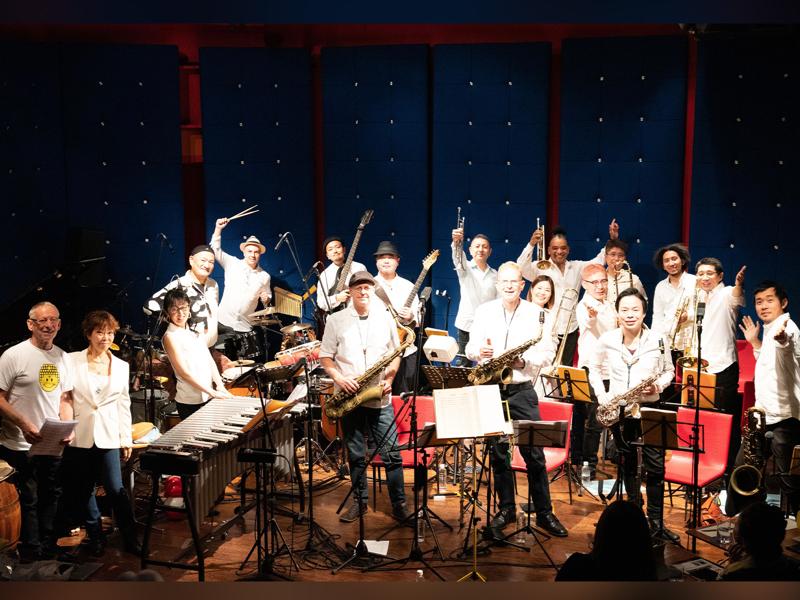 Banda Mandacarinho with Hugo Fattoruso & ヤヒロトモヒロ