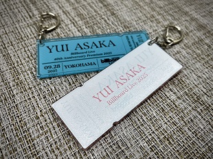 全席チケット型アクリルキーホルダー付き(公演毎にデザインが異なります)