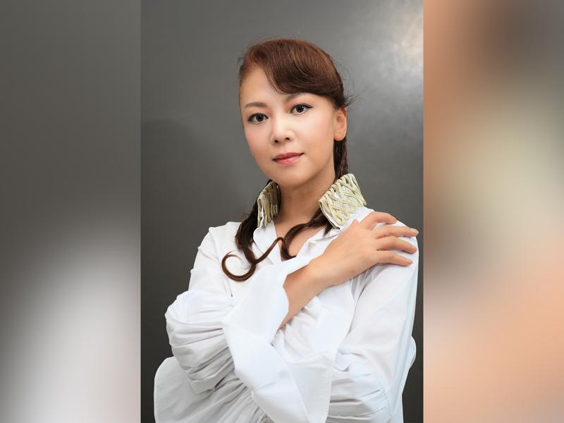 小比類巻かほる