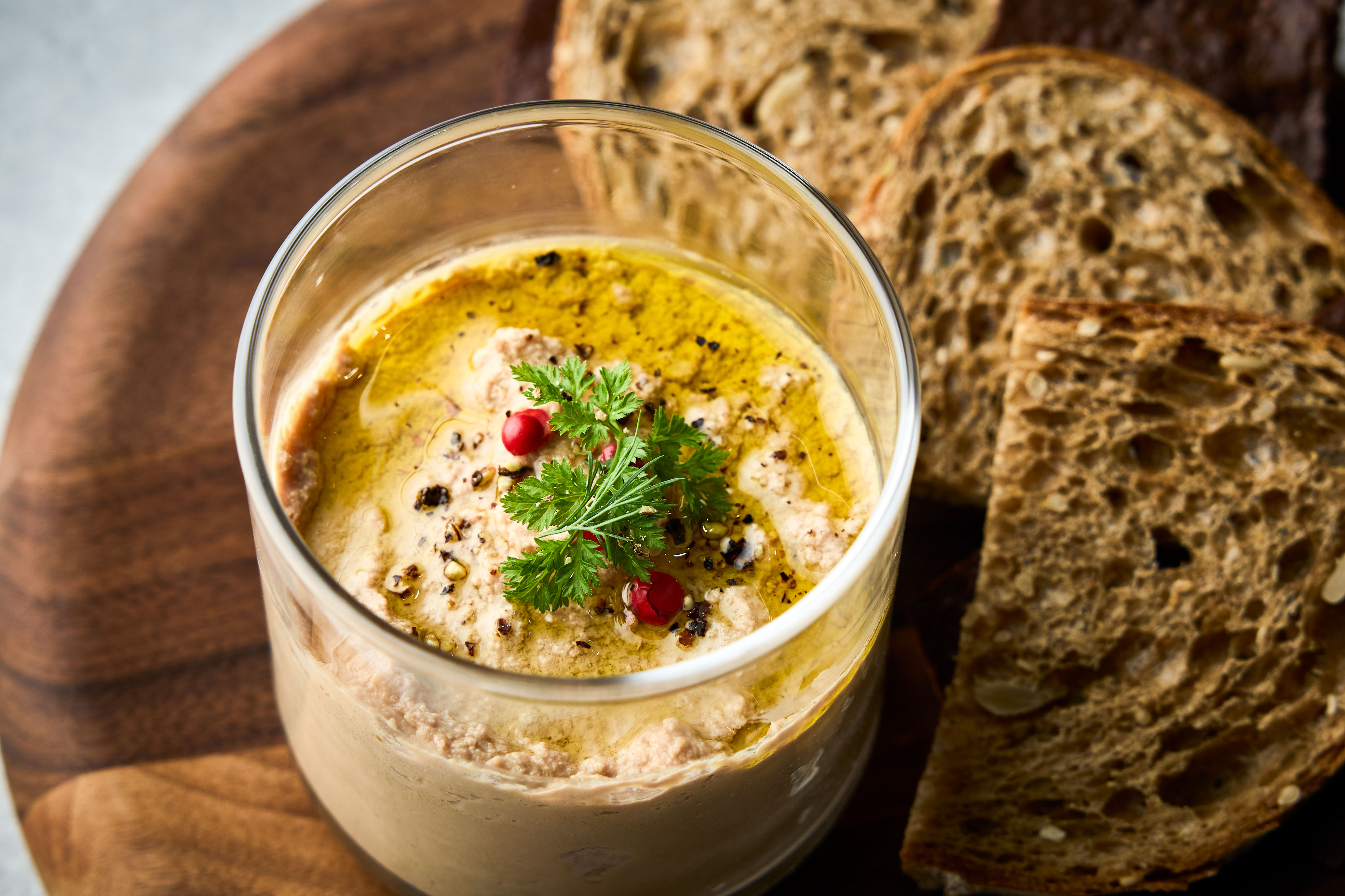 フォアグラと白レバーのムース (全粒粉メルバ&カカオチュイル)の画像