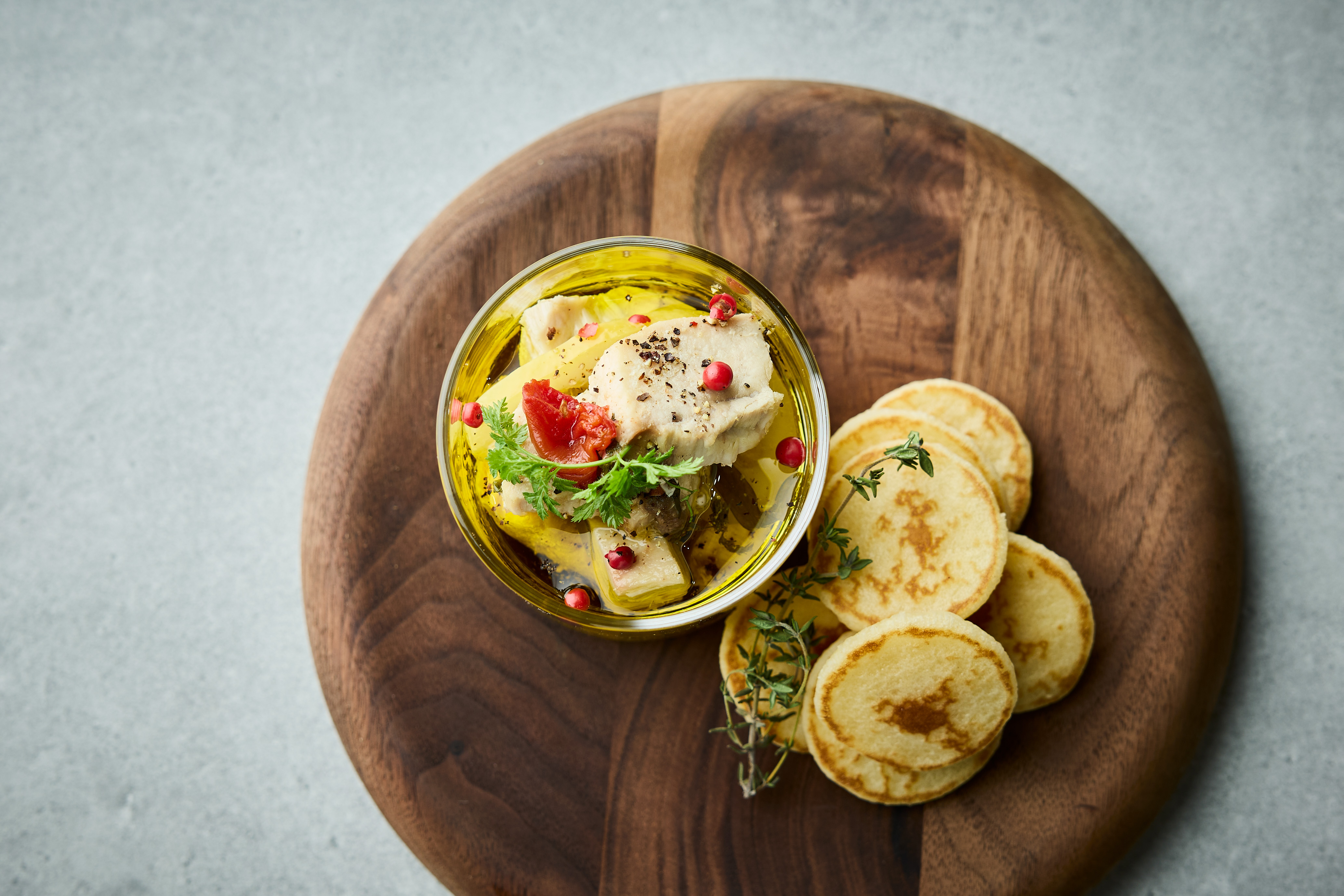 三崎カジキマグロのコンフィ (ブリニ)の画像