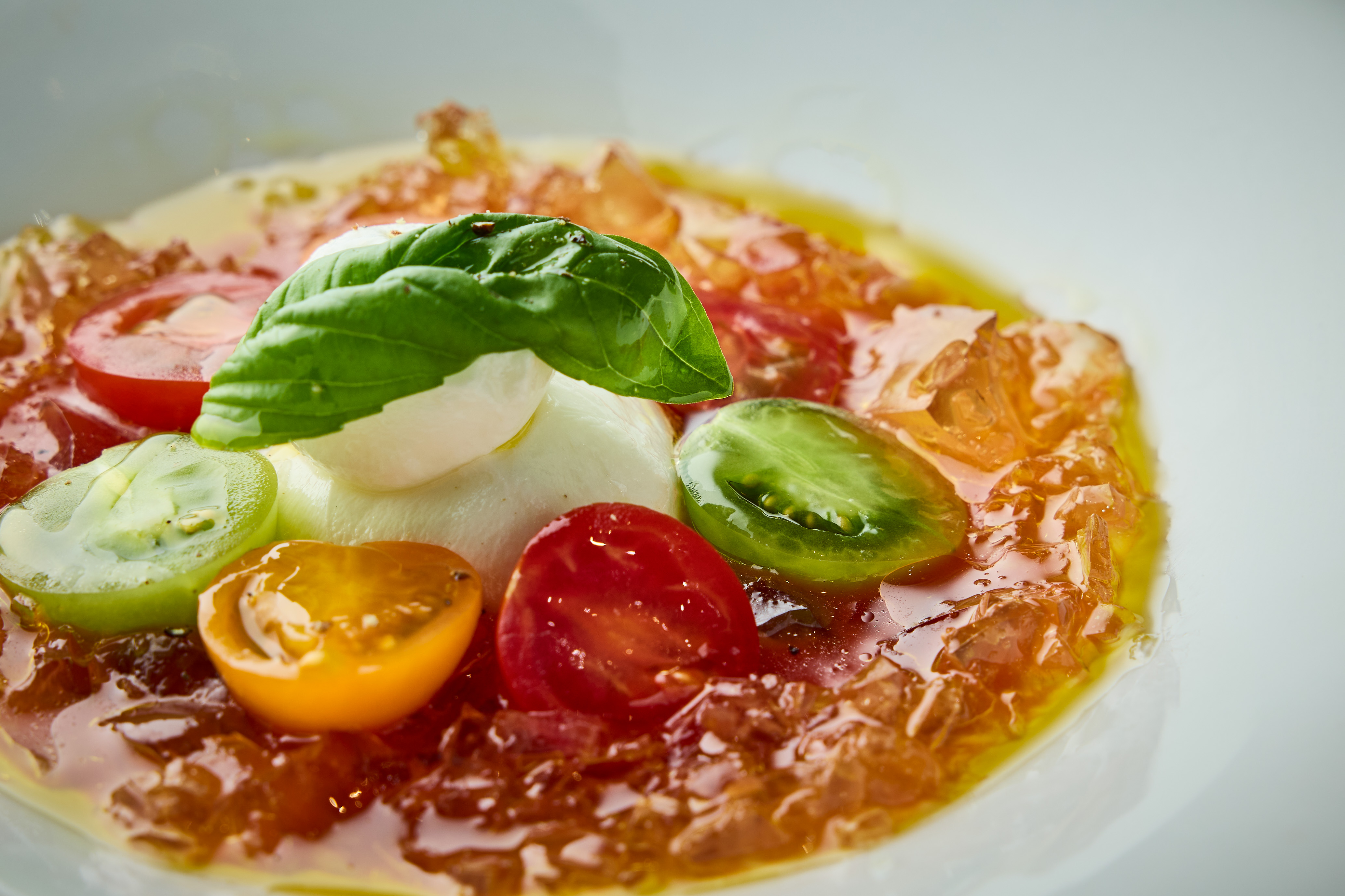 ブッラータのカプレーゼ湘南ポモロンピュレのスープ仕立ての画像