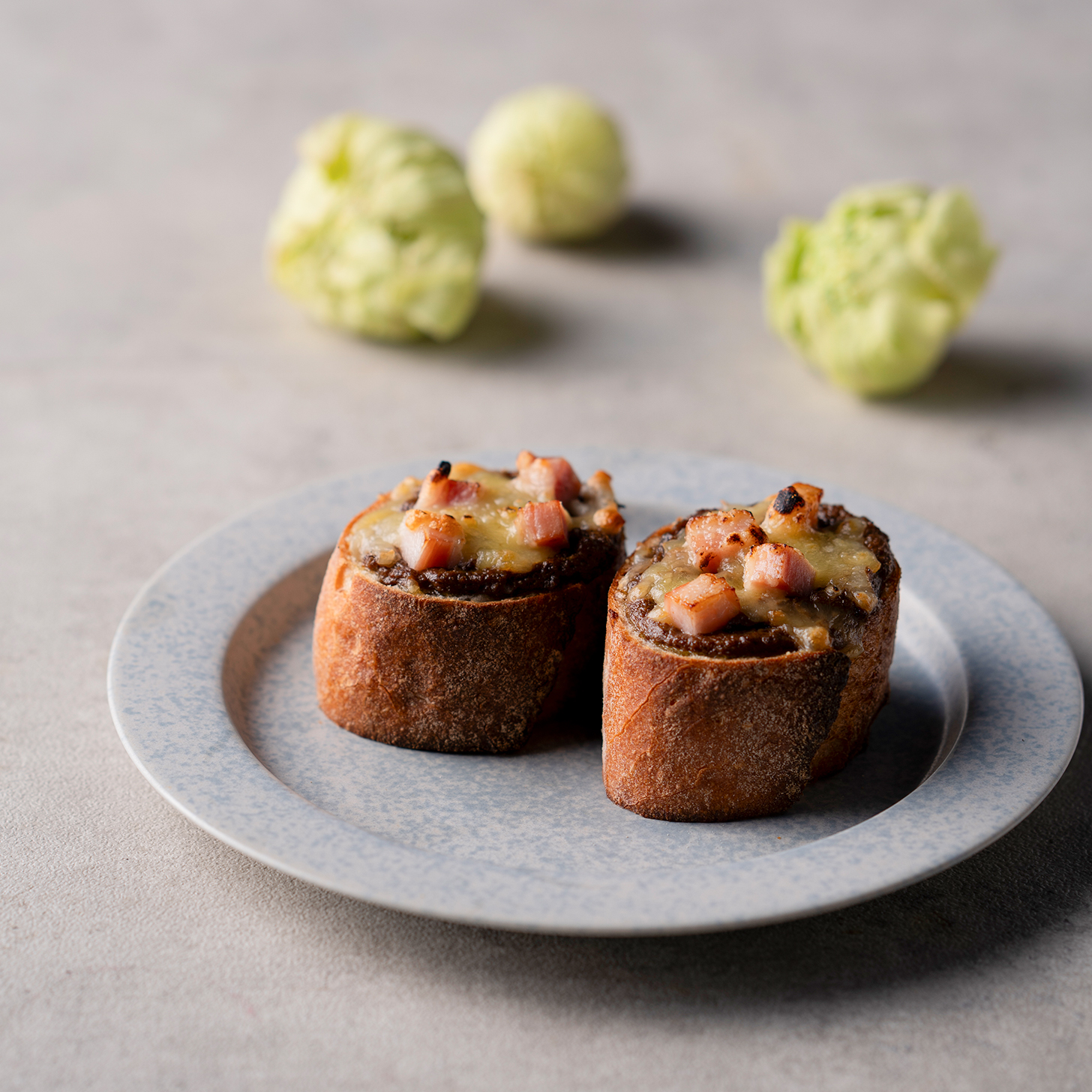 Bacon and Butterbur Sprouts
Genovese Cheese Toastの画像