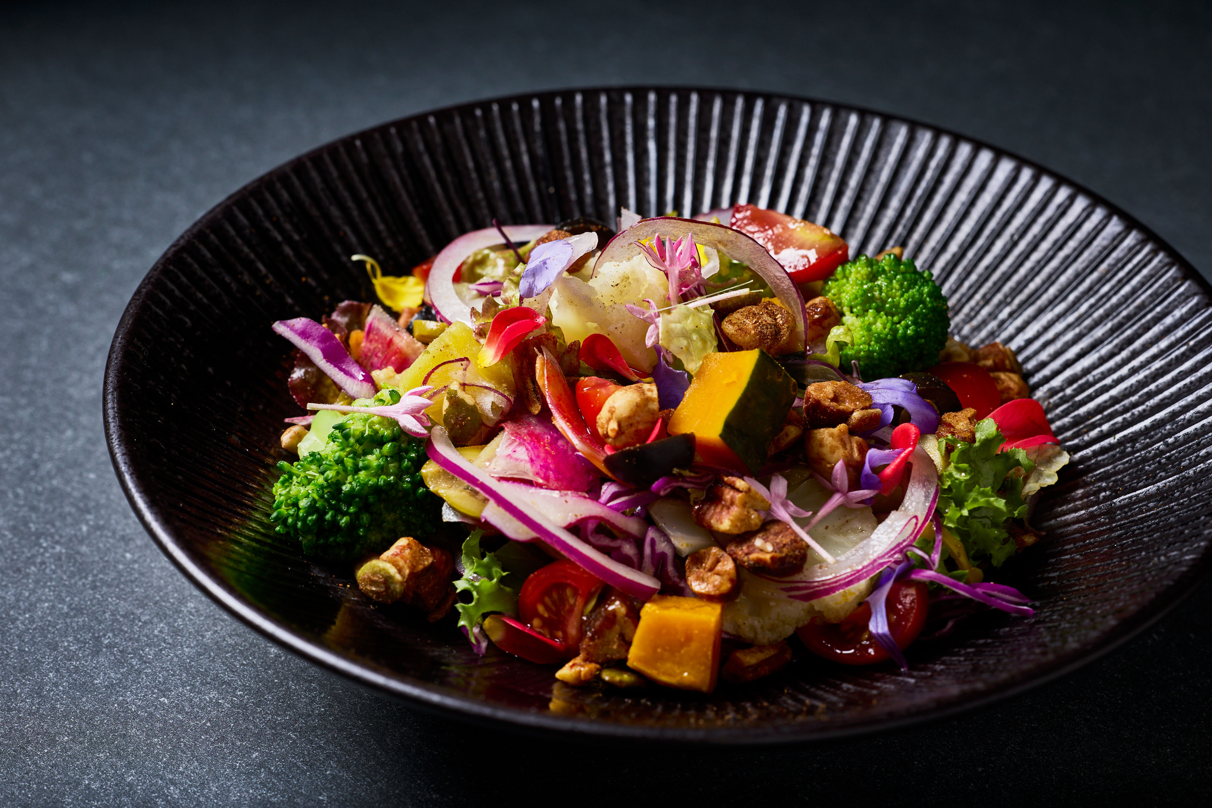 Billboard Salad with Colorful Vegetables and Nutsの画像
